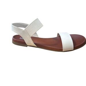 ⭐️NWT with Box Mia Womens Summer Sandals Cindi White Strappy Ankle Size 9